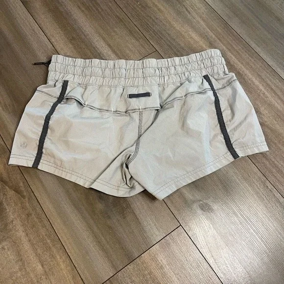 Lululemon Black Pattern Athletic Workout Shorts Women 6 Bin M-70 - Picture 3 of 5